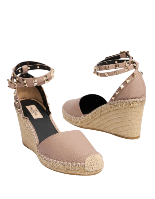 Rockstud Leder-Wedges in der Farbe Poudre